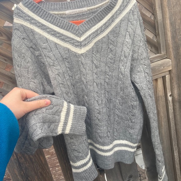 Grey and White Sweater - Picture 5 of 5